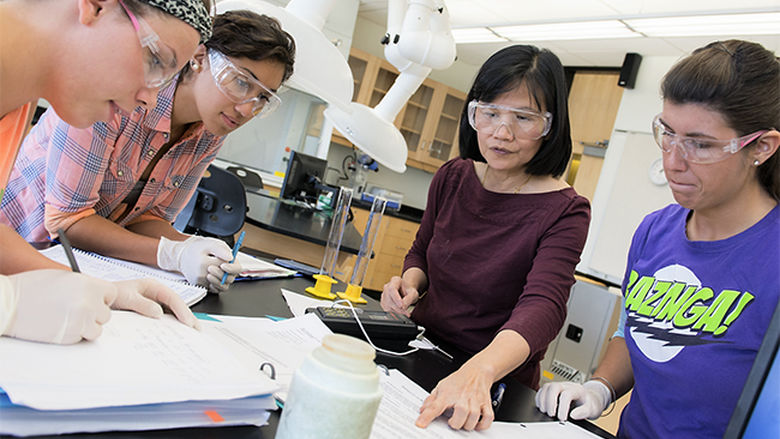 Dr. Phuong-Truc Pham in the lab with students